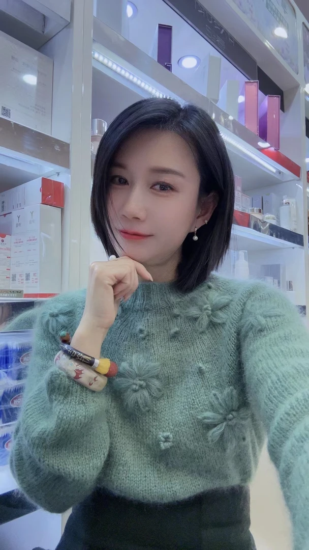 绣花款简约套头衫   轻柔小马海毛轻盈柔软亲肤手工编织DIY毛线团