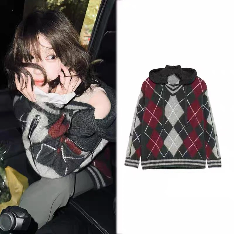 赵露思穿搭韩版菱形格纹连帽针织衫秋冬季温柔风宽松保暖软糯毛衣