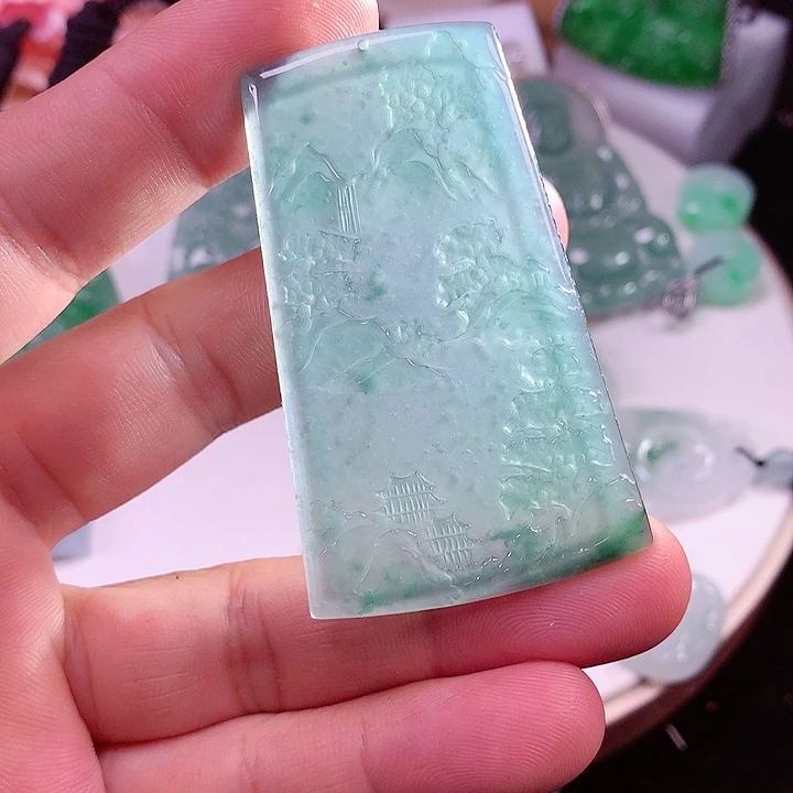 翡翠颈饰未镶嵌翡翠