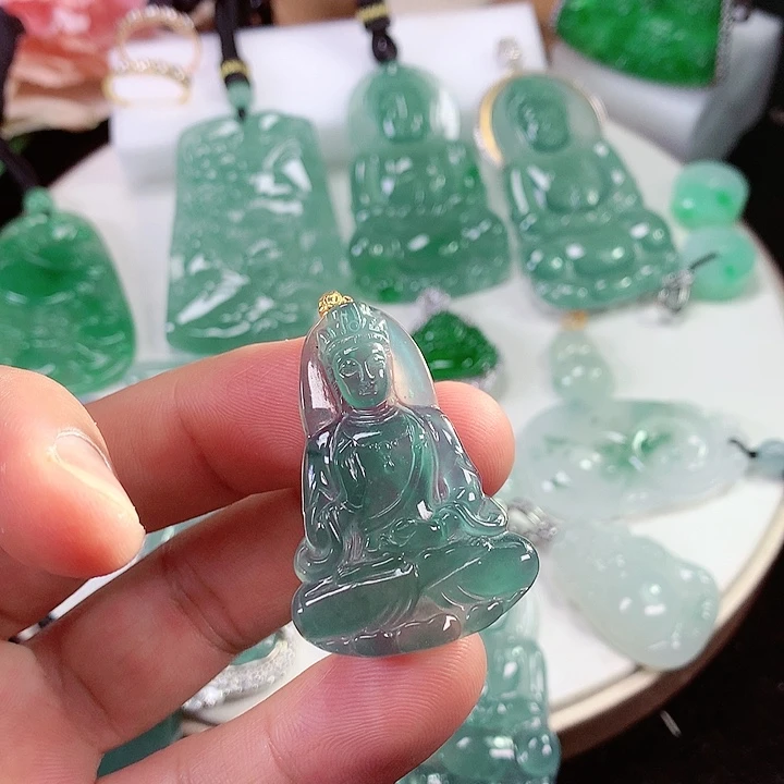 翡翠颈饰18K金镶嵌翡翠