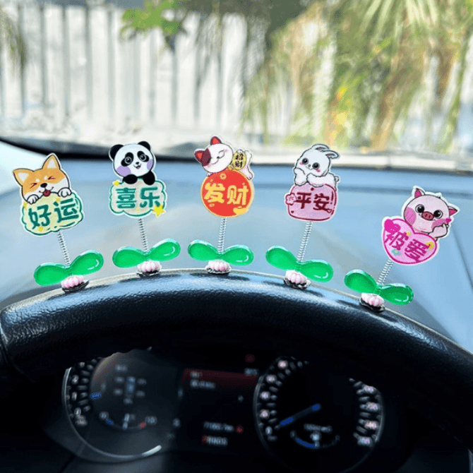 汽车摇头摆件新款可爱卡通车载窗边中控台仪表台摆件女车内装饰品