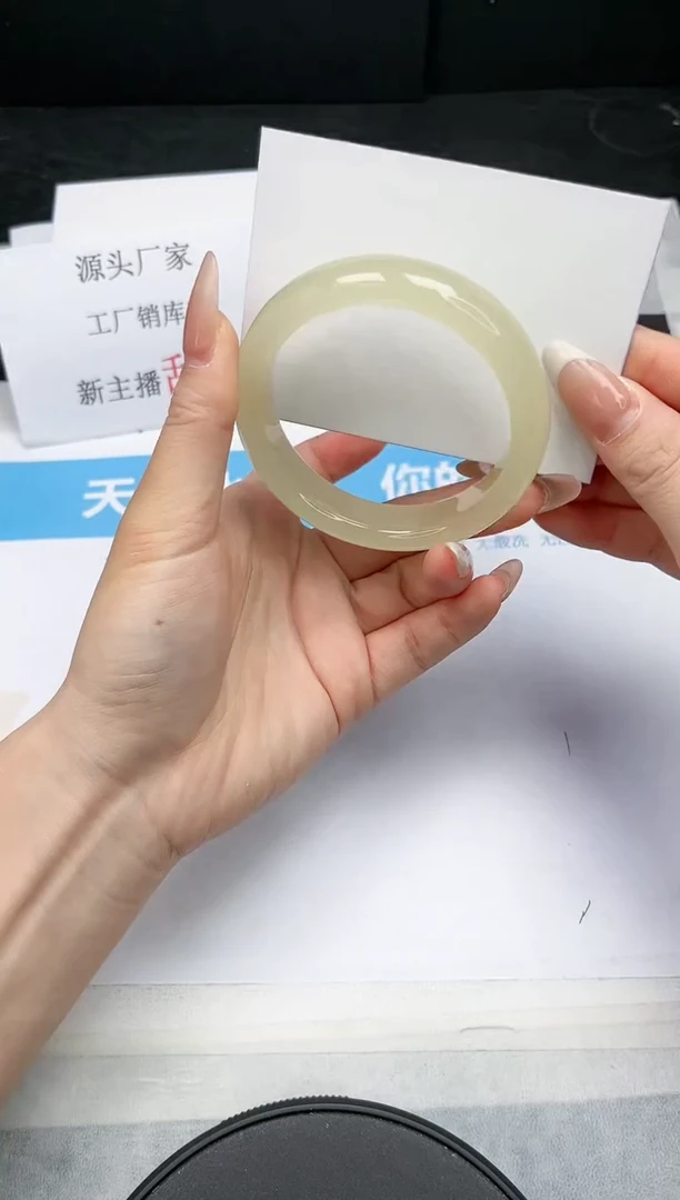 【闪购商品】石英质玉手镯未镶嵌V241-58