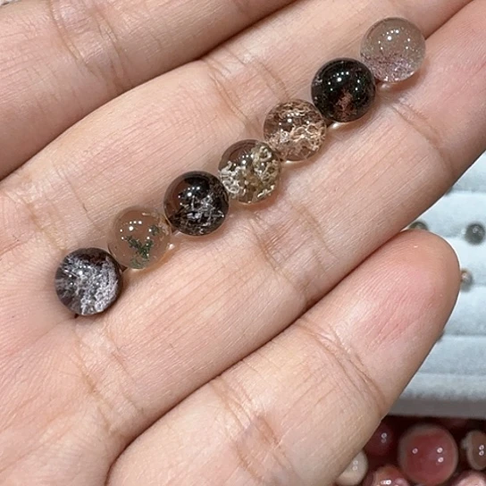 水晶牌子未镶嵌……通孔