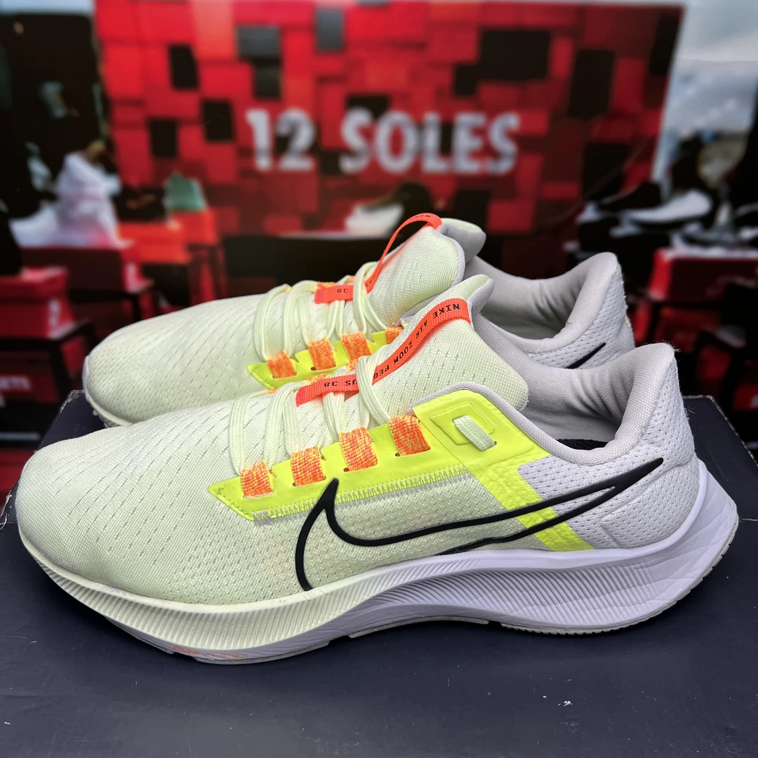 42.5码/Nike Air Zoom Pegasus 38 气垫跑鞋 飞马 38  荧光黄