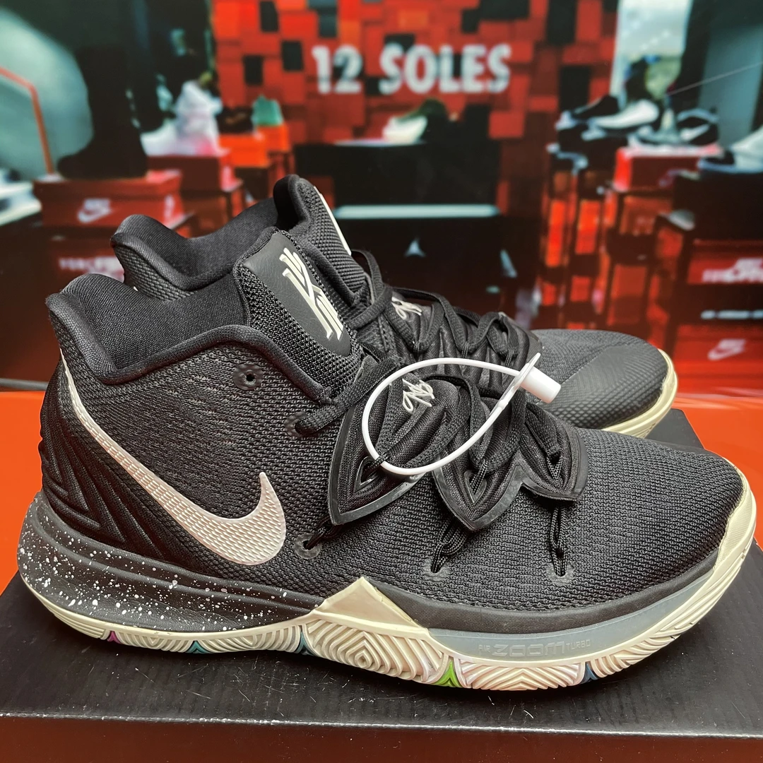 42码 中古 Nike 欧文5 篮球鞋 黑魔法 无盒 公价1839