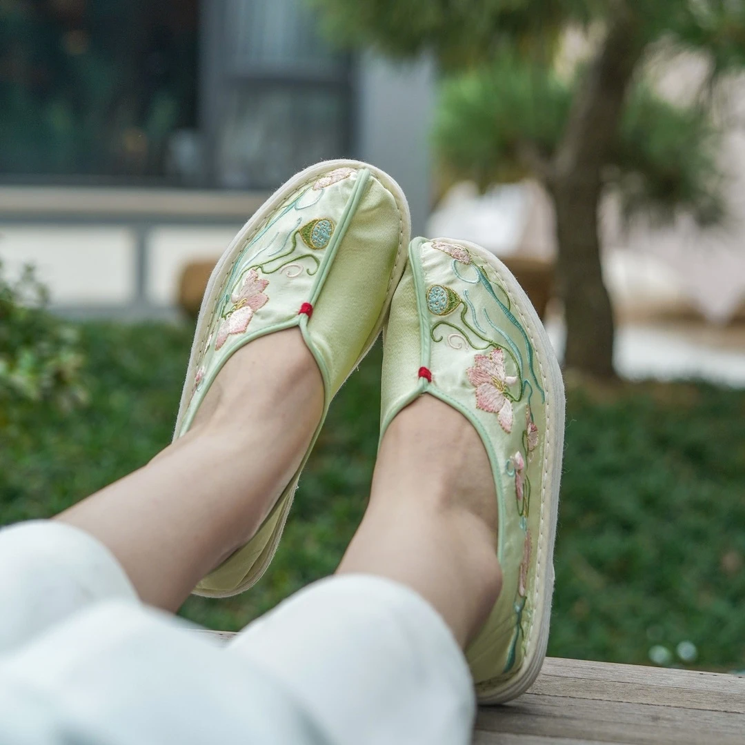 『玉芙蓉』 纯手工千层底布鞋刺绣款