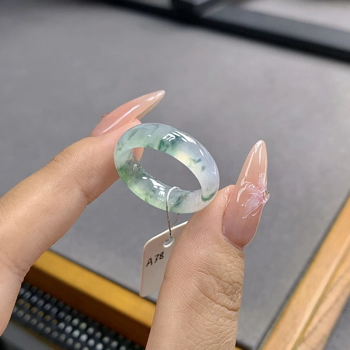 14圈口 天然缅甸A货翡翠 冰种白冰底飘蓝绿花色戒圈