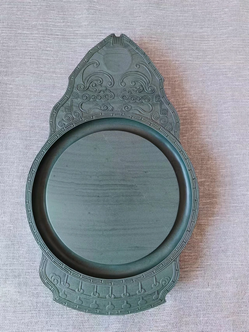 水泉老坑满工双龙古琴砚尺寸:20*12*2.7