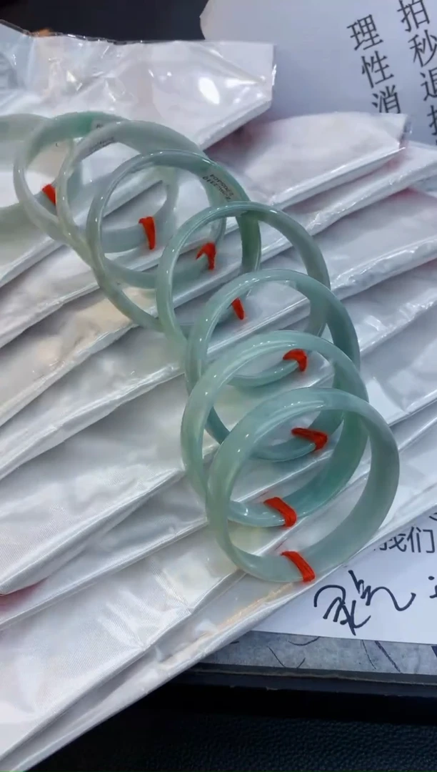 【闪购商品】翡翠手镯未镶嵌公主镯（多样性发货其一）