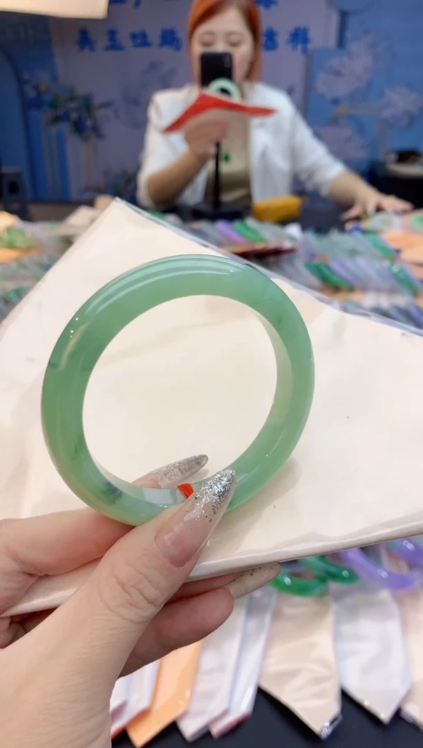 【闪购商品】翡翠手镯未镶嵌0413442568