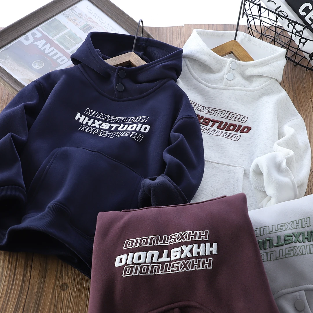 男童儿童2025秋冬新款字母刺绣口袋休闲连帽加绒卫衣中大童百搭潮