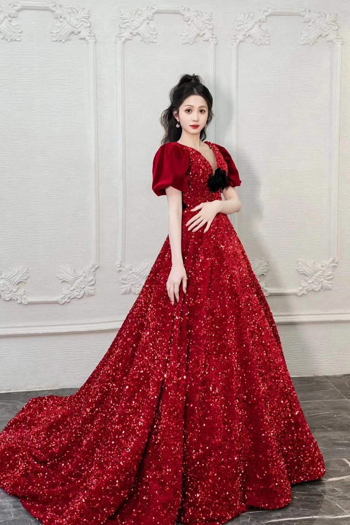 出售：红色新娘敬酒晩礼服服装订婚NO退No换默认微瑕无运费险高定