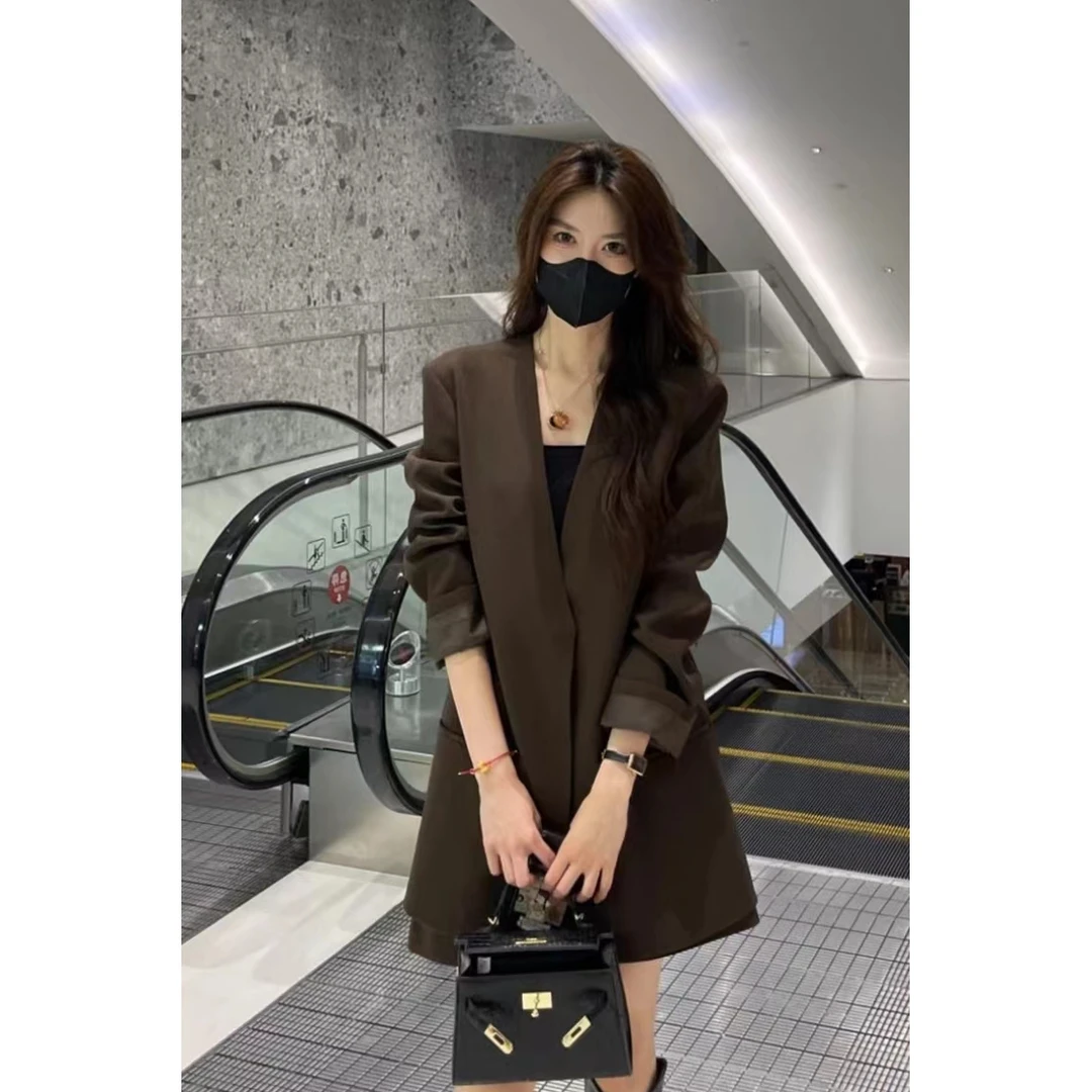 秋季赫本风显瘦套装2023年设计感小众复古小西装外套短裤两件套女