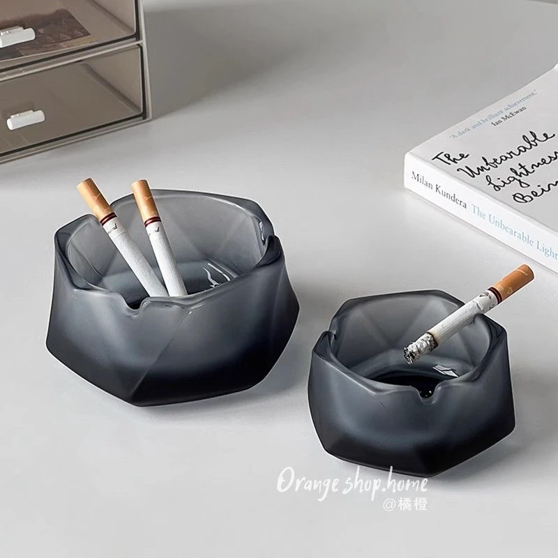 磨砂菱角烟灰缸高颜值家用客厅办公室桌面小众设计感玻璃烟缸摆件