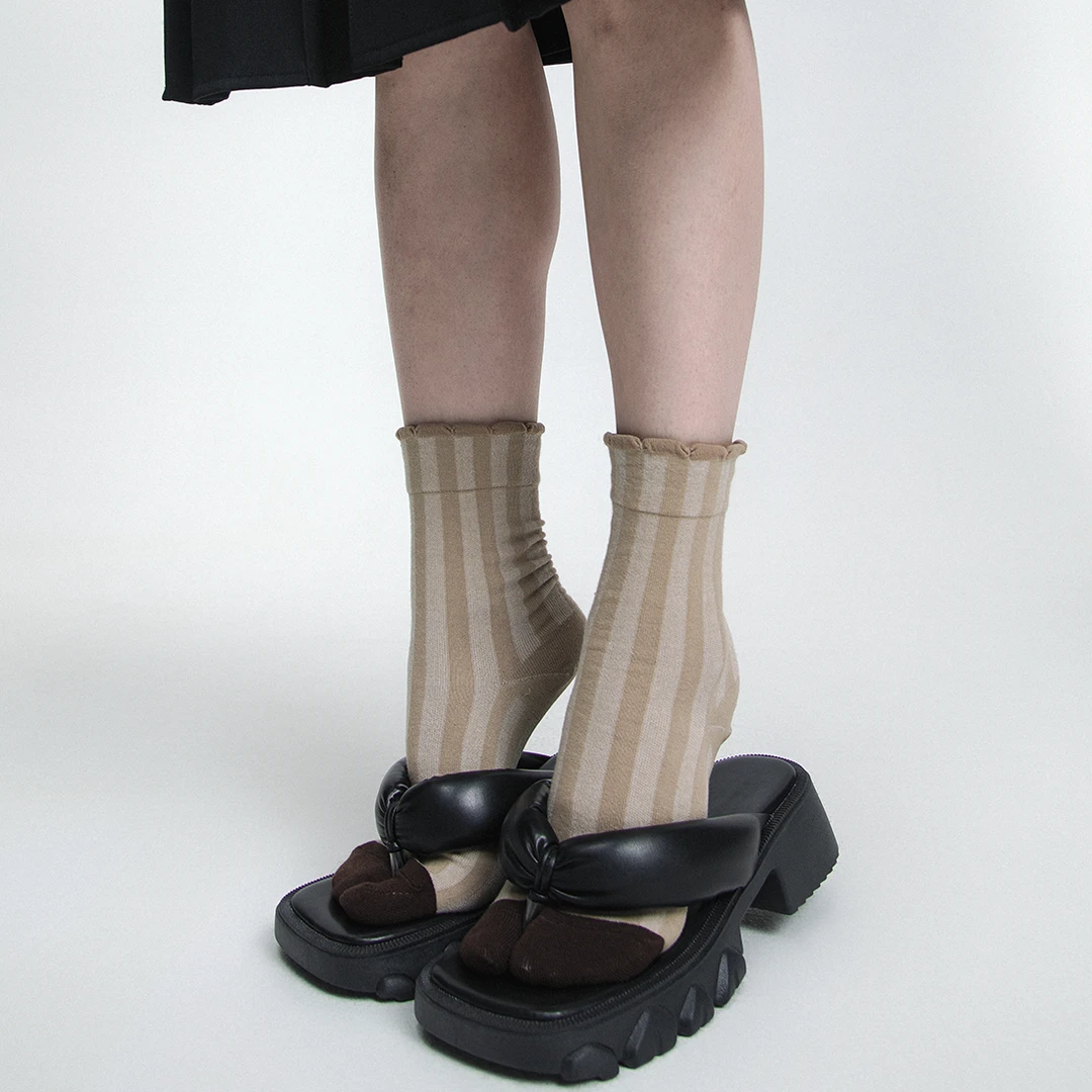 WCH春秋款花边灰卡其竖条纹撞色分趾棉中筒袜子短袜堆堆袜女ins潮