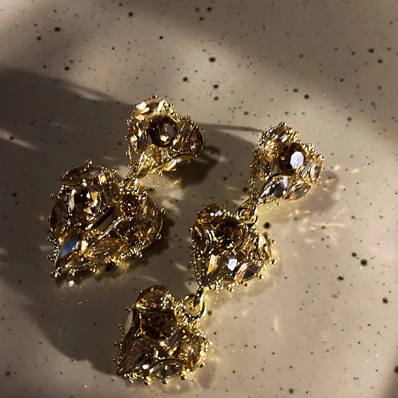 铜合金耳饰 高级轻奢不对称爱心耳钉合金耳饰小众设计（单拍）