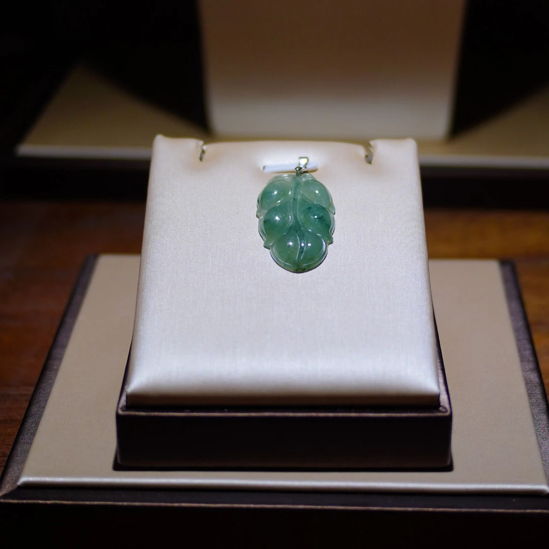 冰飘蓝花翡翠叶子吊坠