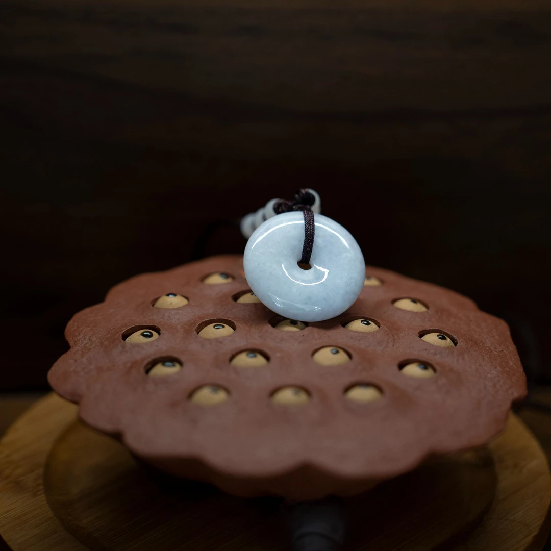 天然翡翠精美时尚男女百搭玉石平安扣吊坠