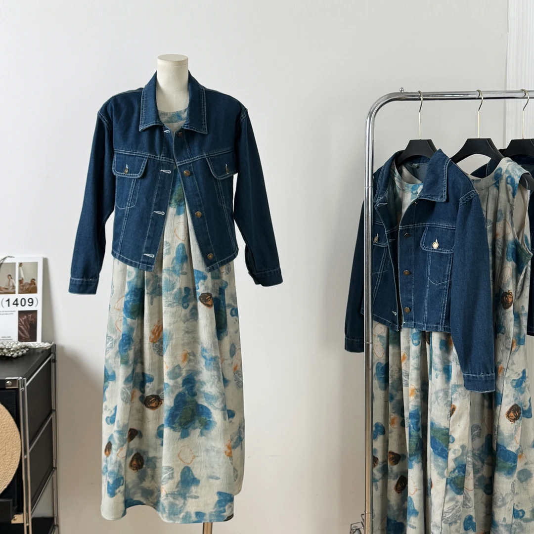 秋季2024新款盐系轻熟风时尚减龄水墨画连衣裙配牛仔短外套两件套