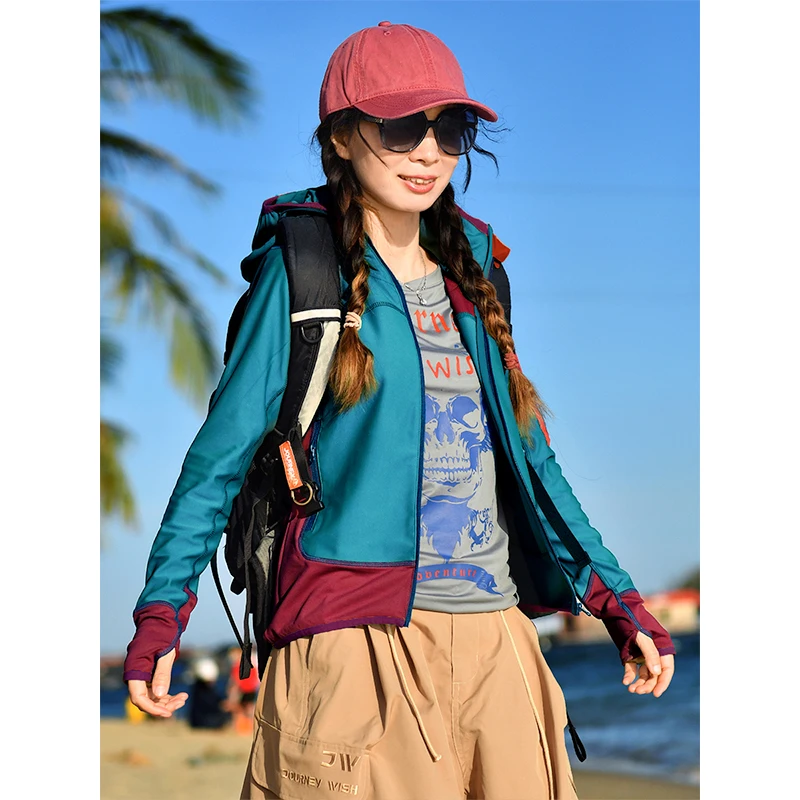 北京森林户外新品休闲旅行运动弹力速干透气连帽长袖跑步衣外套女