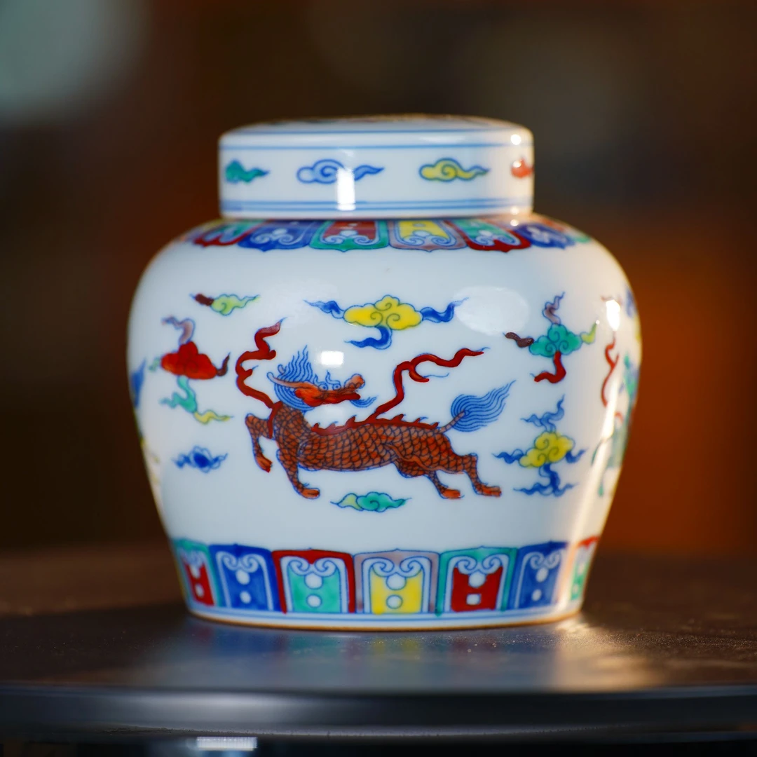 【樊匠造器】"斗彩双麒麟穿花天字罐 （斗彩麒麟）"瓷器