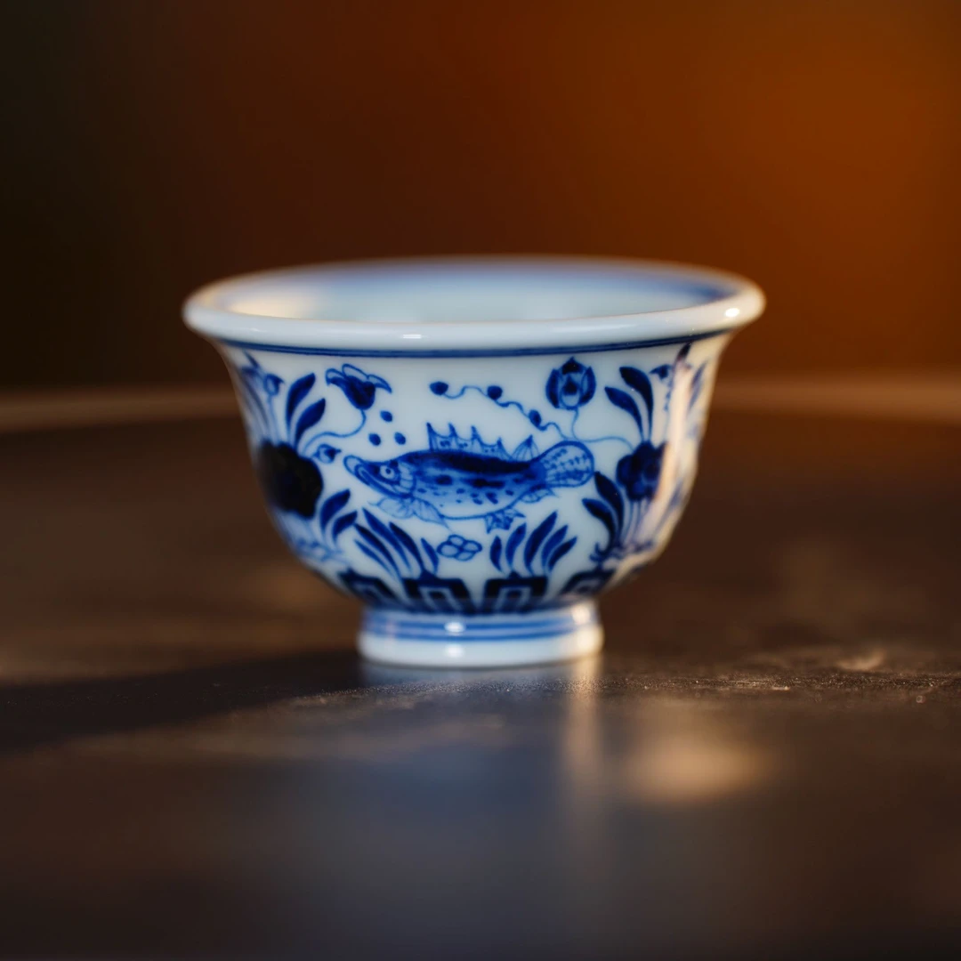 【樊匠造器】柴窑青花鱼藻压指杯