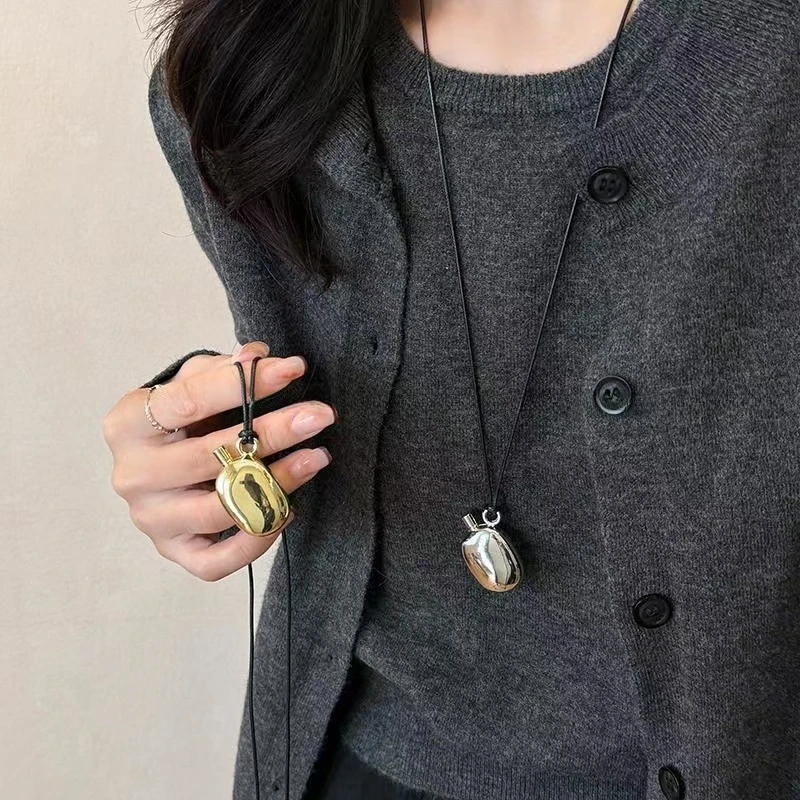 非金属皮质项链 创意酒袋水壶吊坠项链女小众设秋冬长款毛衣链潮