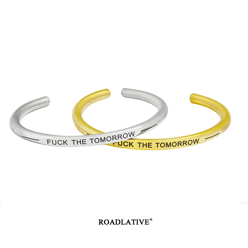 ROADLATIVE 钛钢手镯 “活在当下”字母百搭金银色钛钢手镯男饰品