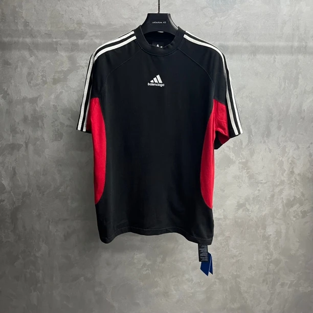 balenciaga adidas黑红拼色刺绣图案logo短袖 Xs/未使用