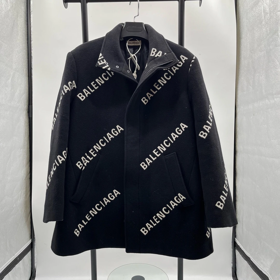 balenciaga 黑色羊绒满logo大衣/38/未使用