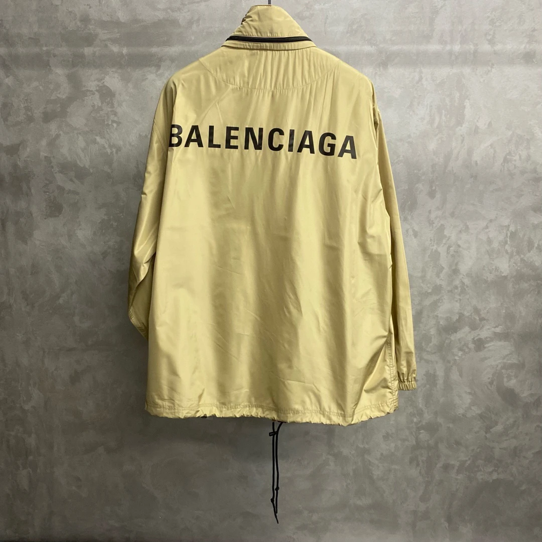 balenciaga 卡其色背后印花图案logo冲锋衣 46/50/52/54/未使用