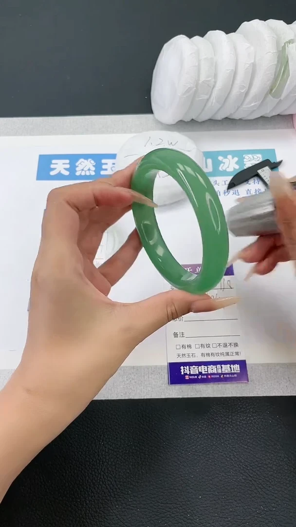 【闪购商品】石英质玉手镯未镶嵌多样性发一D198-63+
