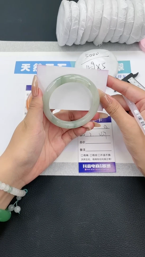 【闪购商品】石英质玉手镯未镶嵌多样性发一T82-56+