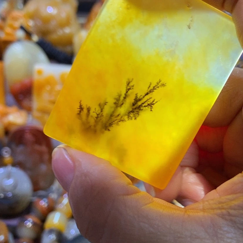 【闪购商品】石英质玉（黄龙玉）颈饰未镶嵌