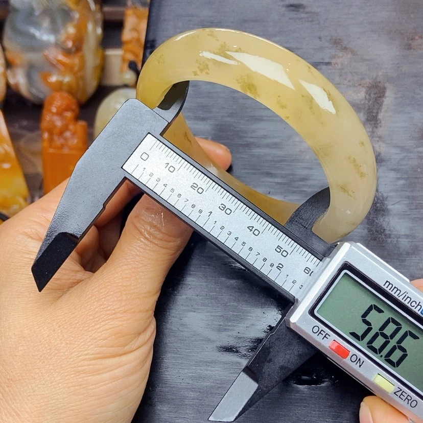 【闪购商品】石英质玉（黄龙玉）颈饰未镶嵌