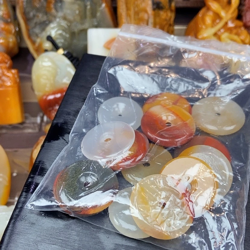【闪购商品】石英质玉（黄龙玉）颈饰未镶嵌