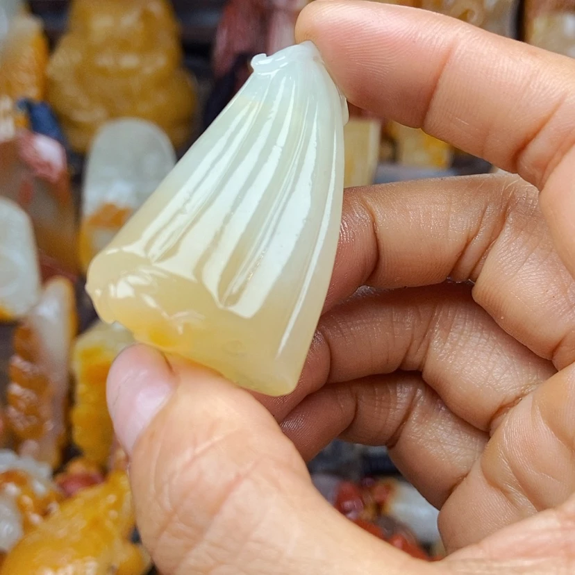 【闪购商品】石英质玉（黄龙玉）颈饰未镶嵌
