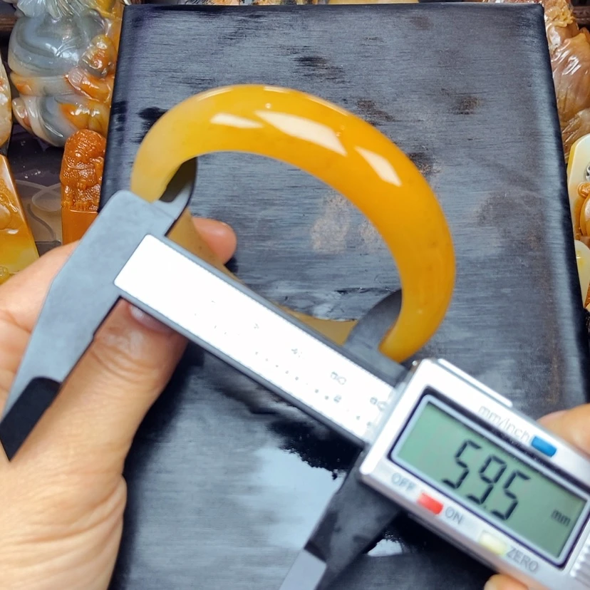 【闪购商品】石英质玉（黄龙玉）颈饰未镶嵌