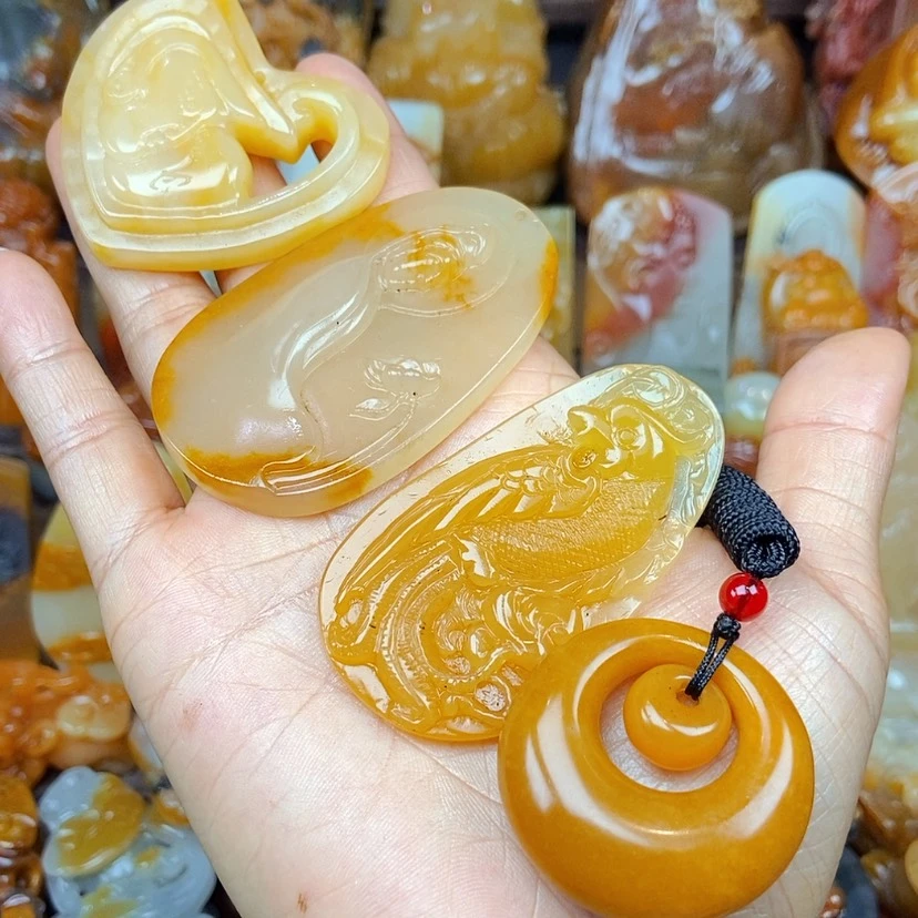 【闪购商品】石英质玉（黄龙玉）颈饰未镶嵌