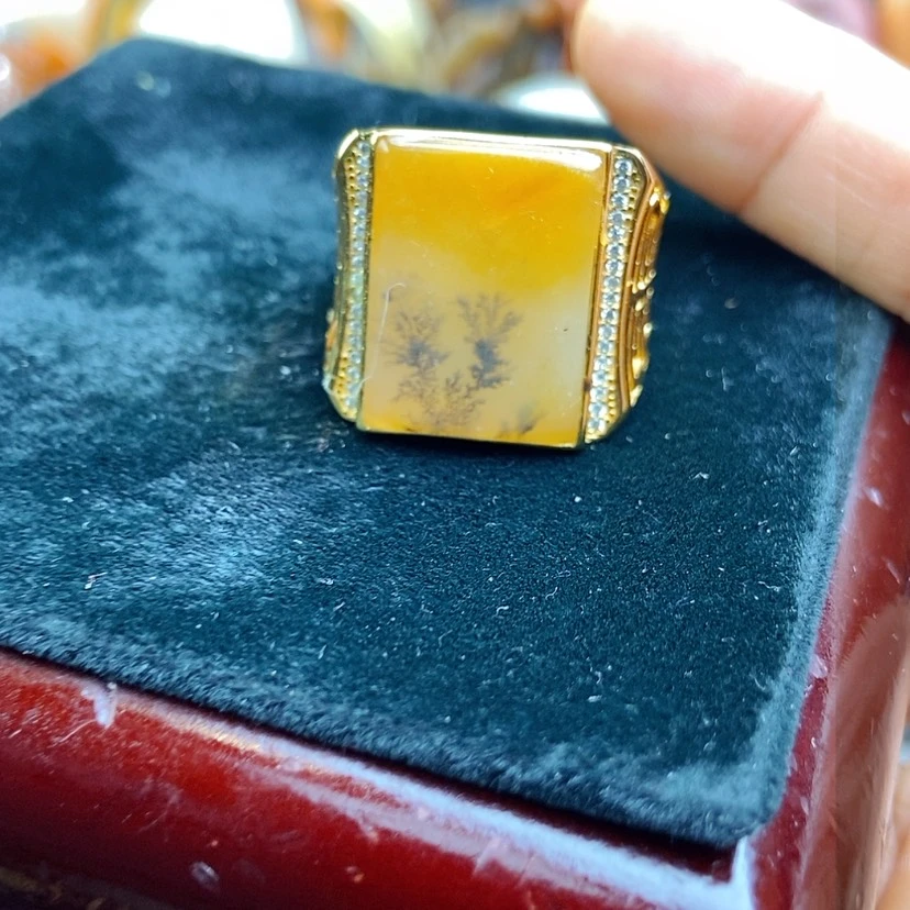 【闪购商品】石英质玉（黄龙玉）颈饰未镶嵌