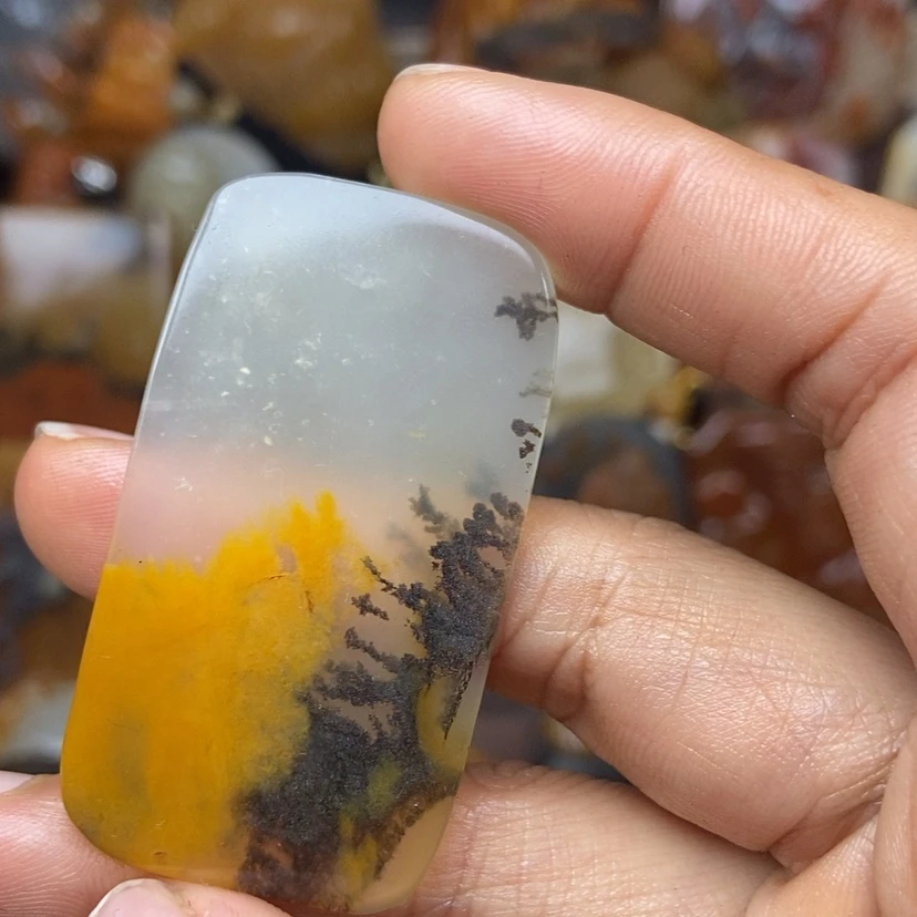 【闪购商品】石英质玉（黄龙玉）颈饰未镶嵌