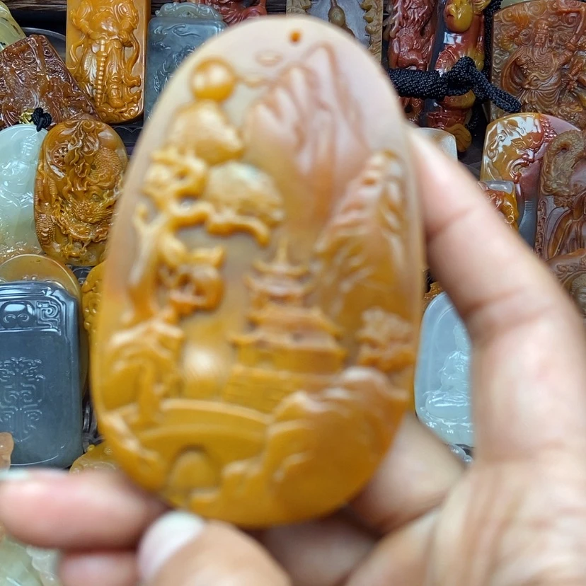 【闪购商品】石英质玉（黄龙玉）颈饰未镶嵌