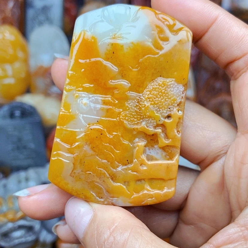 【闪购商品】石英质玉（黄龙玉）颈饰未镶嵌