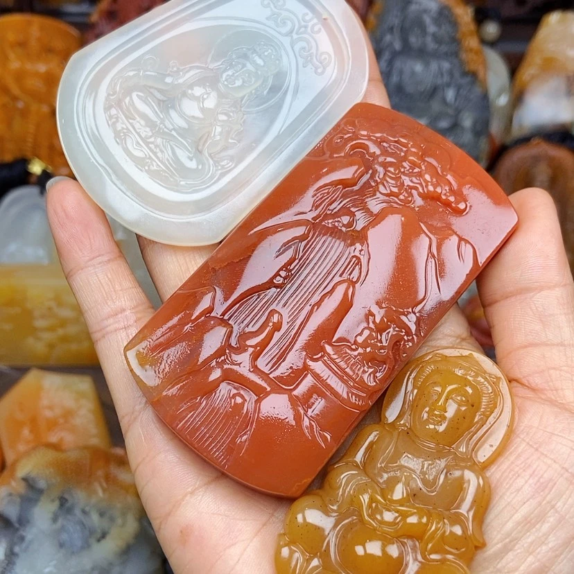 【闪购商品】石英质玉（黄龙玉）颈饰未镶嵌