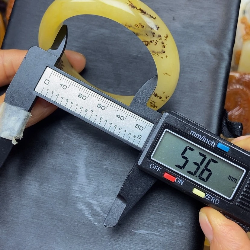 【闪购商品】石英质玉（黄龙玉）颈饰未镶嵌