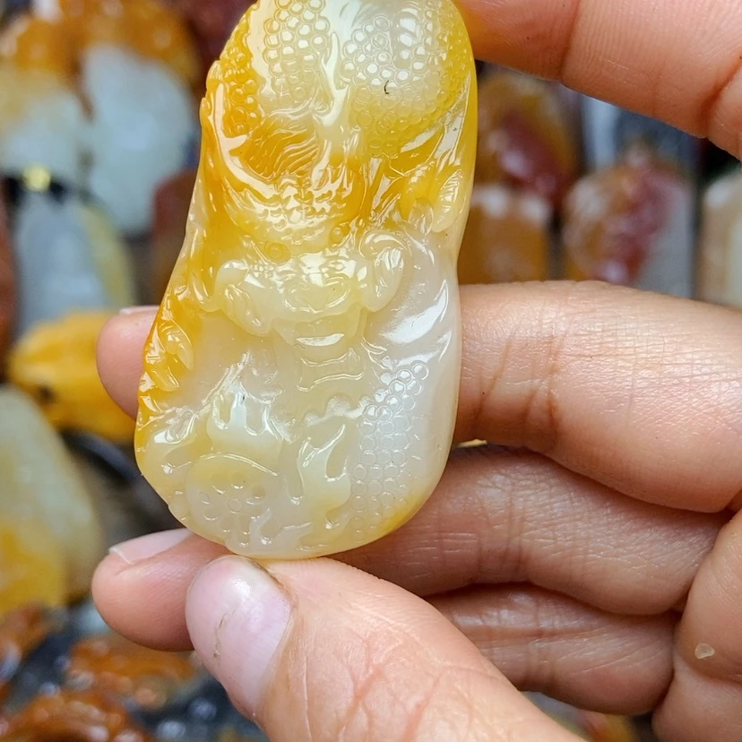 【闪购商品】石英质玉（黄龙玉）颈饰未镶嵌