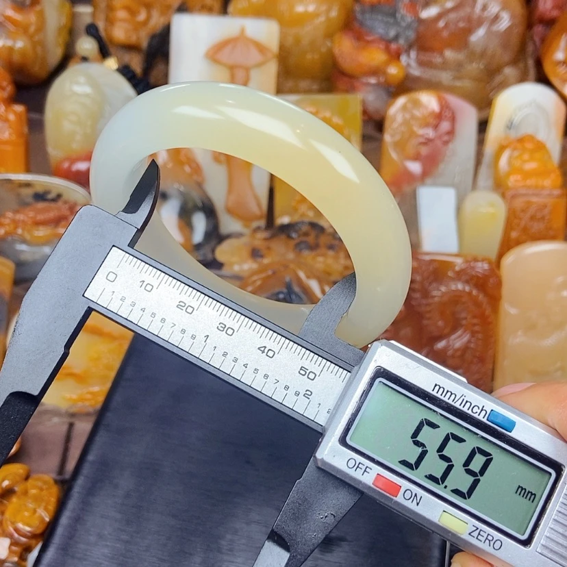 【闪购商品】石英质玉（黄龙玉）颈饰未镶嵌