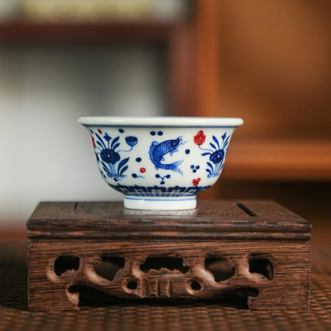 占春生窑青花釉里红鱼藻小压手主人杯