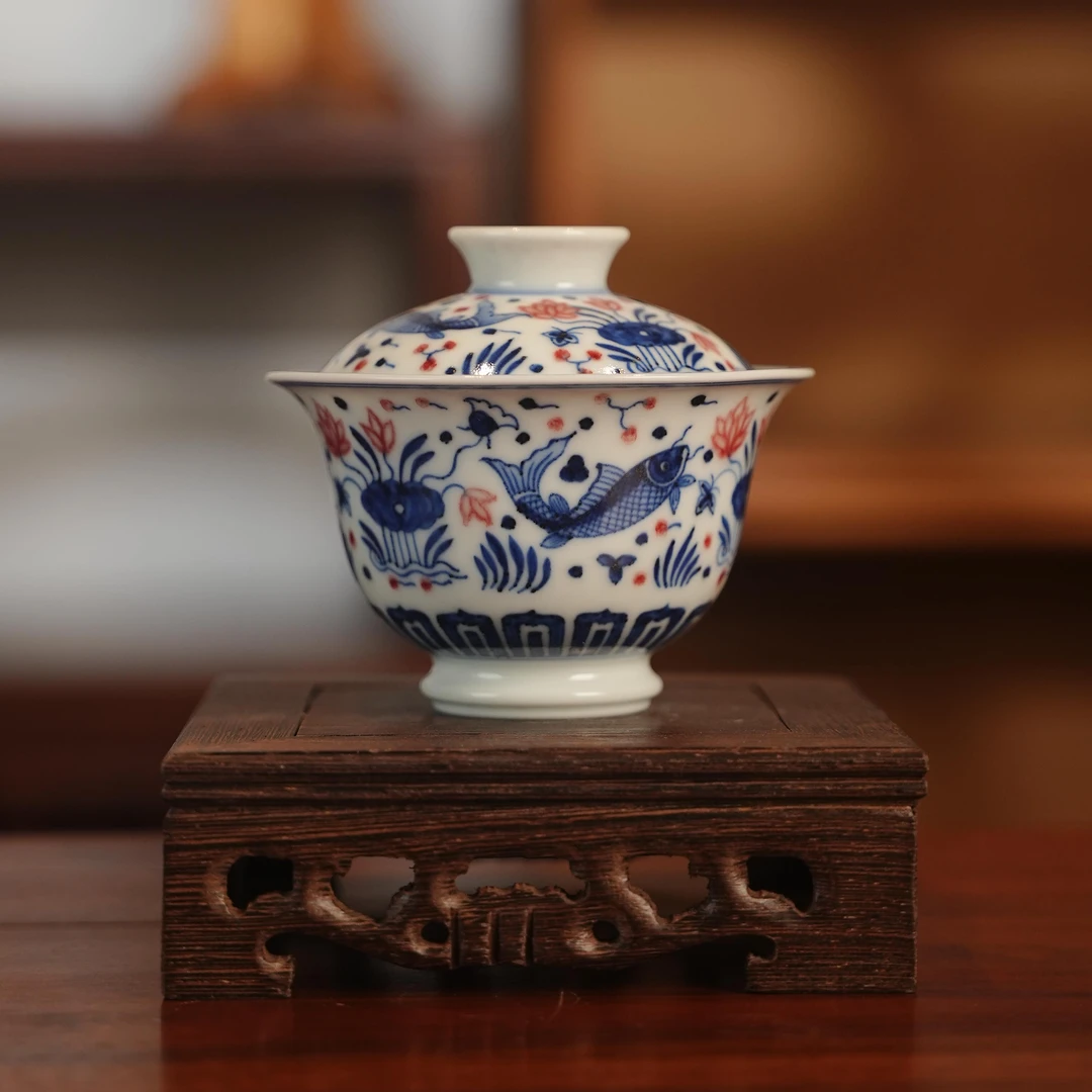 占春生窑釉里红鱼藻盖碗