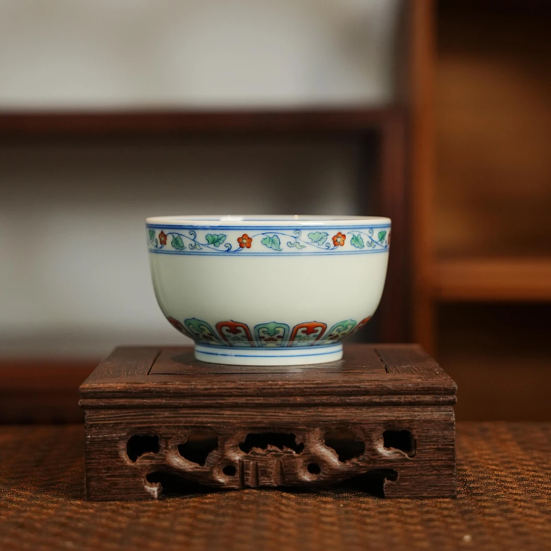 占春生窑阔口宝相杯